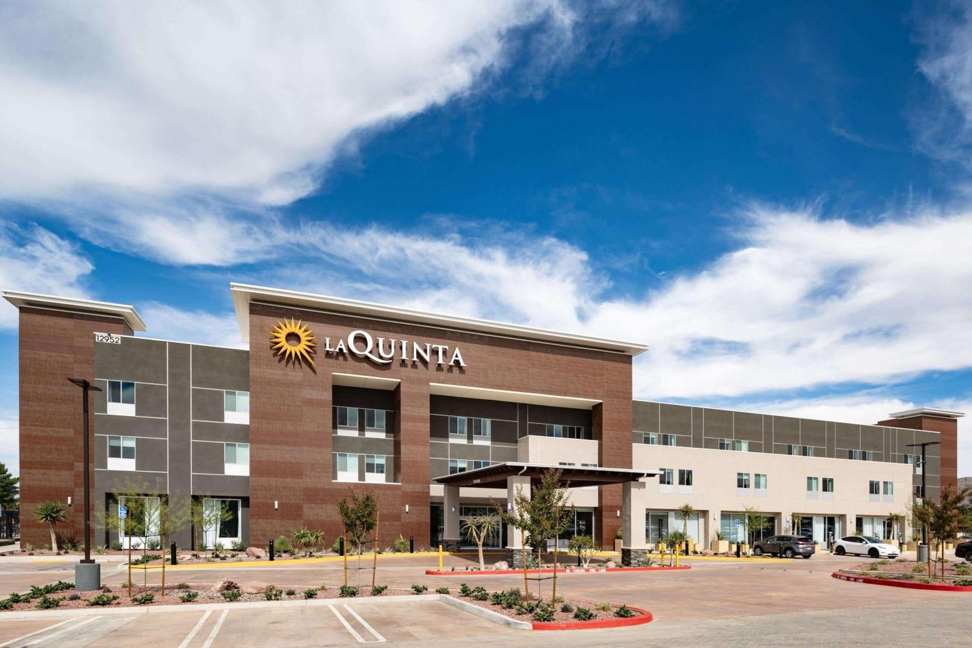 La Quinta Inn & Suites By Wyndham Yucaipa Exterior photo